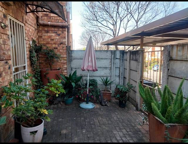 2 BEDROOM TOWNHOUSE FOR SALE IN SONNEGLANS